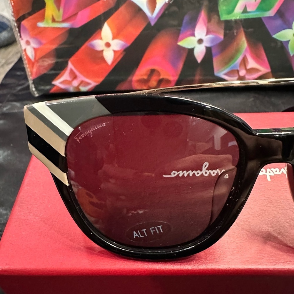 Salvatore Ferragamo SF882SA Cat-eye Sunglasses Black Grey 54mm Box Case NWOT - Picture 3 of 9